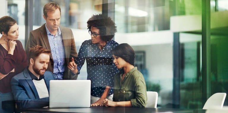 Group-recruiter-discussion-seo