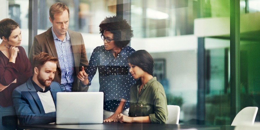 Group-recruiter-discussion-seo